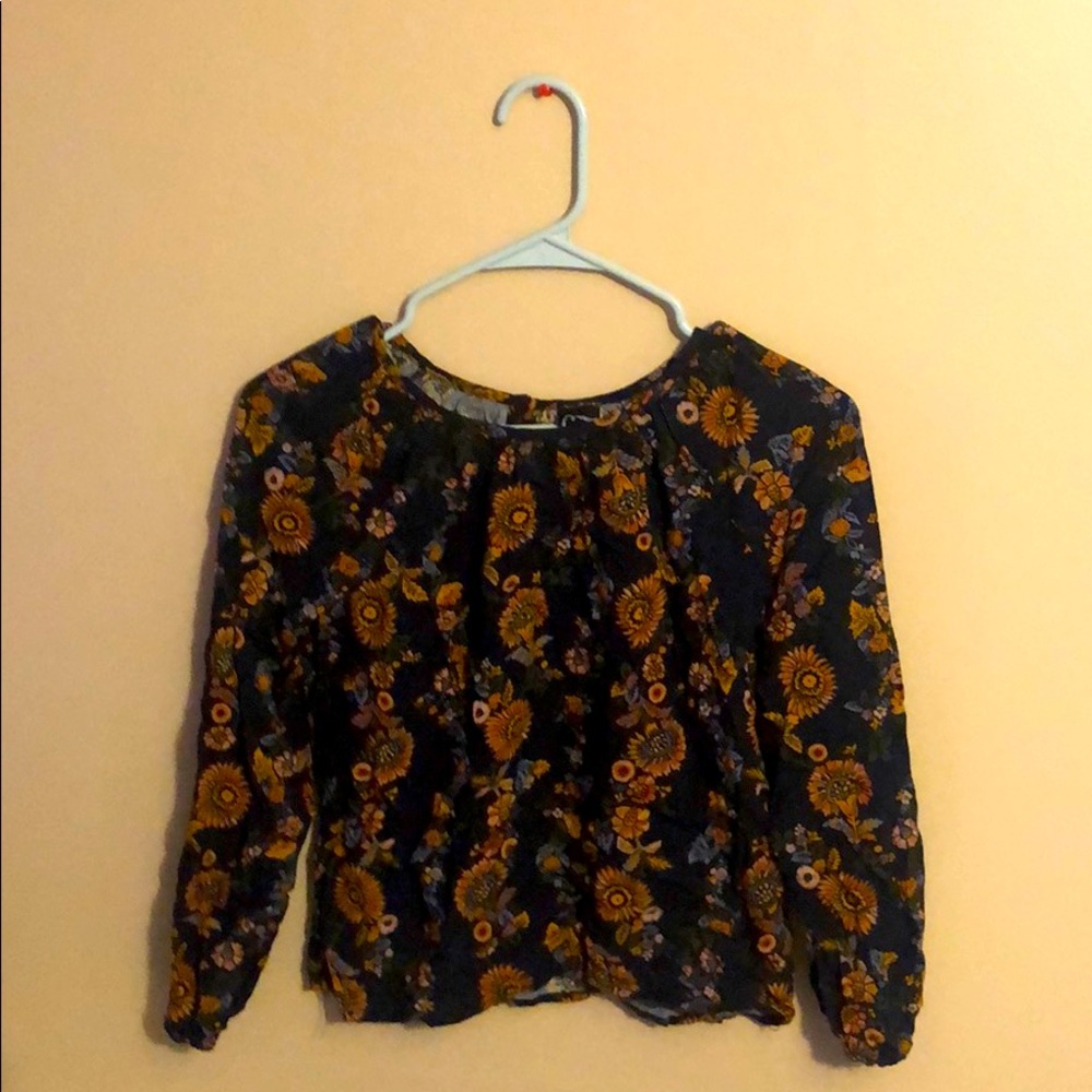 Long sleeve girls flowery top!
